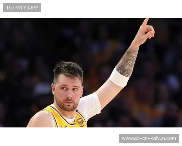 东契奇连续指挥跑位